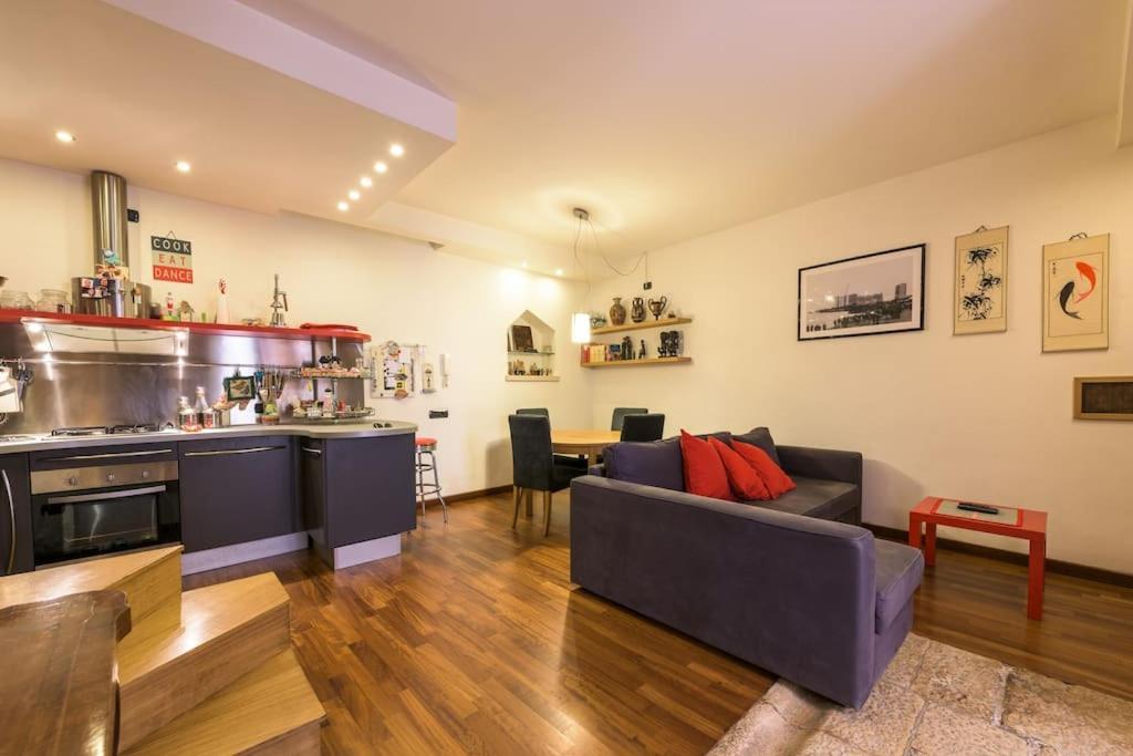 Traditional Apartment In Old City Бари Экстерьер фото