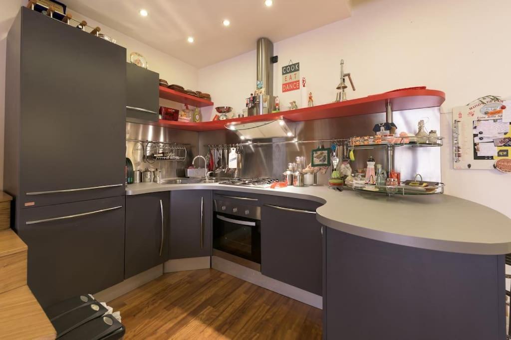 Traditional Apartment In Old City Бари Экстерьер фото